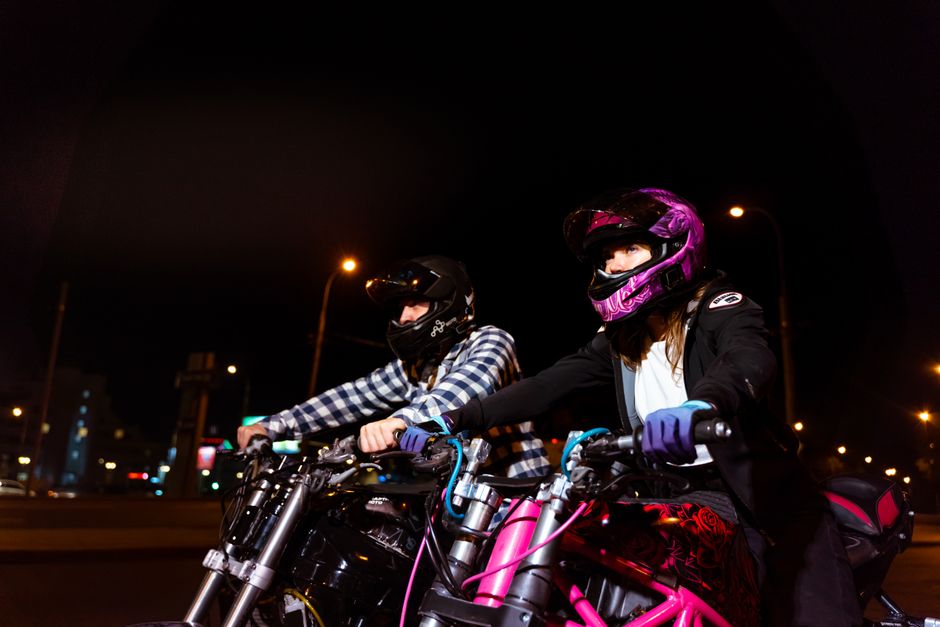 夜间城市骑行